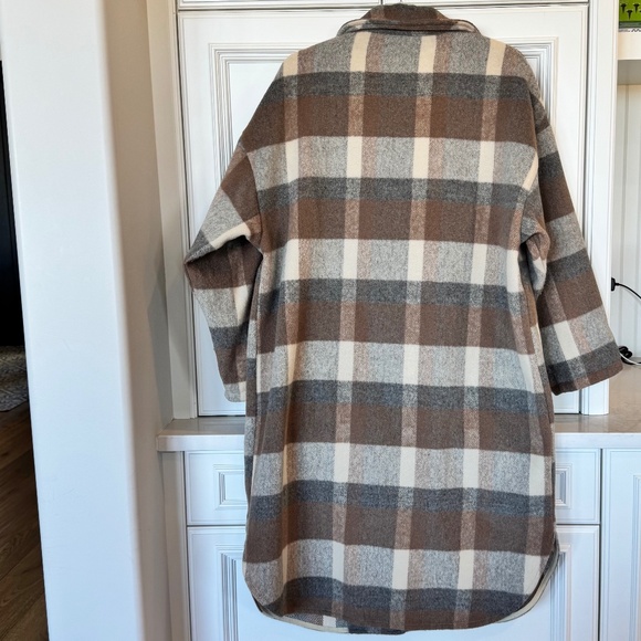 Oversized Plaid Shacket – Brown & Cream Check – Cozy Fall Layer - Picture 2 of 2